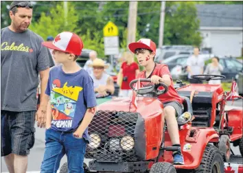  ?? COLIN CHISHOLM ?? Participan­ts in the Children’s Parade used some creative and colourful displays on July 1, 2018.