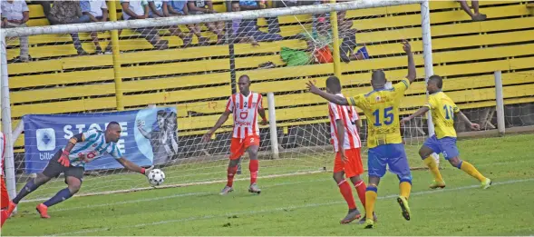  ?? Photo: Sampras Anand ?? Navua’s Zainal Ali with possesion during the Digicel Premier League clash against Rewa at Uprising Sports Complex, Pacific Harbour on March 28, 2021. Photo: Leon Lord.
Labasa goalkeeper Akuila Mateisuva save a shot from Nadroga’s Gerard Voi at Subrail Park,Labasa on March 27,2021.Labasa won 1-0.