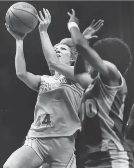  ?? Susan Gilbert / The Chronicle 1981 ?? Molly Bolin (left) came to S.F. after her team, then another league, folded.