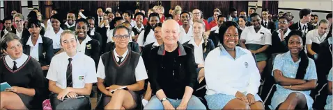  ?? Picture: FREDLIN ADRIAAN ?? LAUGHING MATTER: Pieter Dirk-Uys, centre, was at Alexander Road High School speaking to pupils about the dramatic arts recently