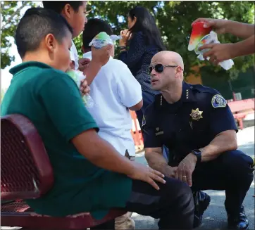  ?? ARIC CRABB — STAFF PHOTOGRAPH­ER ?? San Jose Police Chief Eddie Garcia talks with students during a visit to Arbuckle Elementary School in San Jose on Monday.