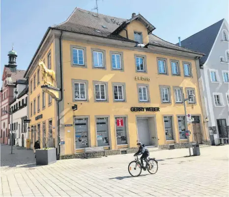  ?? FOTOS: GÄSSLER ?? Das frühere Gasthaus „Goldener Fuchs“gab dem Fuchseck im Herzen von Ellwangen den Namen.