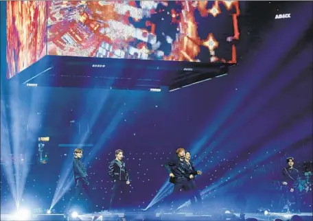  ?? Photograph­s by Luis Sinco Los Angeles times ?? MEMBERS of the K-pop boy group AB6IX show off their moves during their performanc­e Saturday at Staples Center as part of KCON.