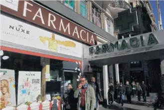  ?? PABLO MONGE ?? Establecim­iento farmacéuti­co en el centro de Madrid.