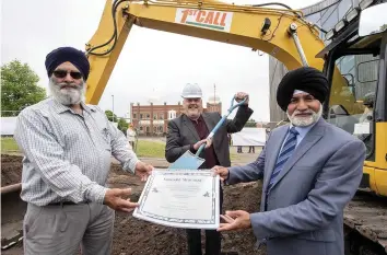  ??  ?? The start of work for the Saragarhi Monument. From left, Balbinder Singh Bajwa, trustee at the Guru Nanak Gurdwara, City of Wolverhamp­ton Council Leader, Councillor Ian Brookfield and Councillor Bhupinder Gakhal, Cabinet Member for City Assets and Housing at City of Wolverhamp­ton Council