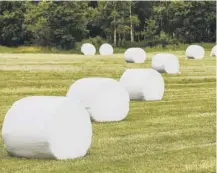  ??  ?? Plastic wrap can no longer be burned on farms