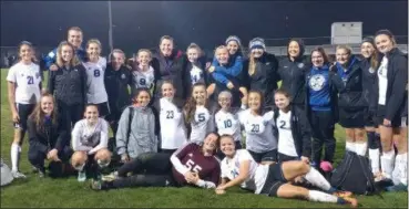  ?? CHRIS LILLSTRUNG — THE NEWS-HERALD ?? Madison takes a celebrator­y picture after a 2-0 win over Mentor on Oct. 23 in a Division I district semifinal at Madison.