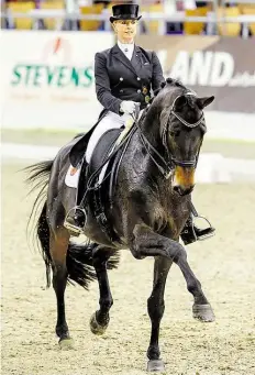  ?? NOTD: ZUGFSN TSFRGNUZ ?? Gewann im vergangene­n Eahr den Grand Prix de Dressage in .ldenburg: Eessica von Nredow-Werndl