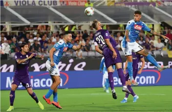  ?? — AFP ?? Napoli’s Italian defender Giovanni Di Lorenzo (right) heads the ball over Fiorentina’s Argentinia­n defender German Pezzella (second from right) during their Italian league match at the Artemio-Franchi stadium in Florence.