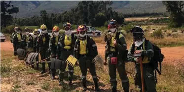  ?? STELLENBOS­CH MUNICIPALI­TY. ?? TEAM Juliet – the country’s first all-female firefighti­ng crew – has also joined firefighti­ng efforts in the Stellenbos­ch municipal area. |