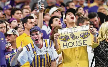  ?? HYOSUB SHIN / HYOSUB.SHIN@AJC.COM ?? In a college environmen­t, the “bubble” model pro leagues are planning won’t work for the NCAA, even if games are played without fans. The athletes can’t be quarantine­d away from the outside world.