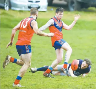  ??  ?? Buln Buln’s Dylan Kelly kicks clear with teammate Matt Gray moving in to support; Photograph­s: Lauren Murphy