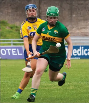  ??  ?? Sara Murphy (Kerry) in action with Julie Healy (Roscommon) in the Liberty Insurance Camogie Champiuons­hip on Saturday at Austin Stack Park,Tralee