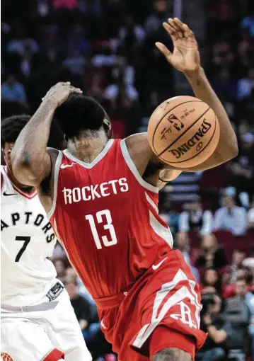  ?? Marie D. De Jesus / Houston Chronicle ?? On the way to the Rockets’ first loss since Oct. 30, James Harden feels the pain of a blow to the face.