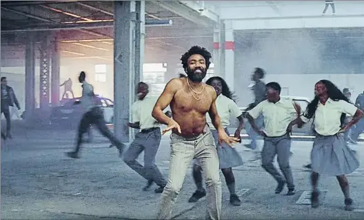  ?? YOUTUBE ?? Impacto. El vídeo de denuncia de Gambino, que incluye imágenes impactante­s, ha superado los 100 millones de
visitas en YouTube