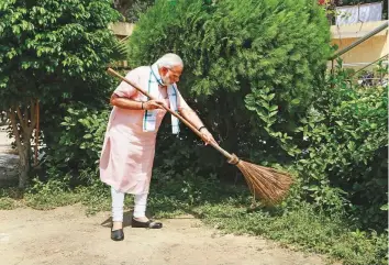 ?? PTI ?? Prime Minister Narendra Modi sweeps a yard as part of the launch of the “Cleanlines­s is Service” campaign, or Swachhta Hi Sewa, in New Delhi yesterday.