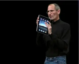  ?? REUTERS ?? Apple-sjef Steve Jobs lanserer Ipad for første gang på denne dag i San Francisco i 2010.