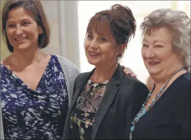  ?? FM2612793 ?? Bob Holness’s daughter Ros, left, and wife Mary, right, with actress Jan Francis at St Mary’s Church