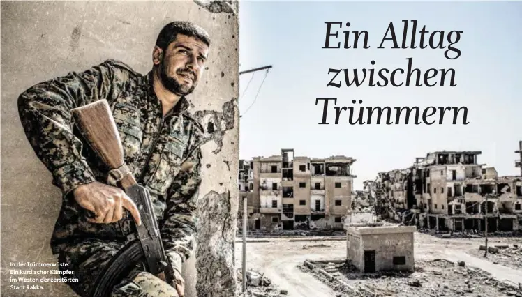  ??  ?? In der Trümmerwüs­te: Ein kurdischer Kämpfer im Westen der zerstörten Stadt Rakka.