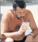  ??  ?? DJ MATTEO Salvini se odmara na Siciliji i pušta glazbu na plažama