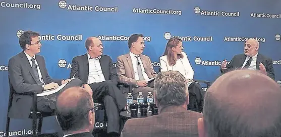  ?? @nrcoalitio­n/twitter ?? Sam Fleming, Maarten Petermann, Sean Hagan, Cecilia Nahón y Joseph Stiglitz, en el panel de ayer