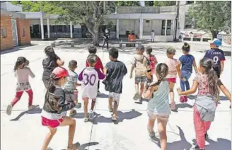  ??  ?? ESCUELA 9. Está situada en el edificio de la exescuela Yugoslavia, en el corazón del barrio La Teja.