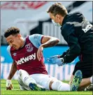  ??  ?? DISCOMFORT: Lingard cramps up