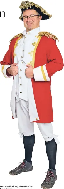  ?? FOTO: PASQUALE D’ANGIOLILLO ?? Manuel Andrack trägt die Uniform des Roten Funken.