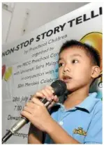  ?? — LIM HONG LEONG/The Star ?? A young contestant tries to set a new mark for storytelli­ng in the MalaysiaBo­okOf Records.