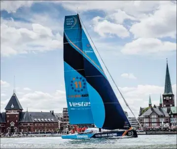  ??  ?? En Ocean Race-båd i Aarhus Havn i 2018 - i 2023sejler de ikke bare forbi, men bliver i havnen i 8-10 dage. Arkivfoto: Casper Dalhoff