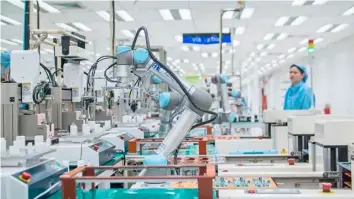  ?? PHOTOGRAPH COURTESY OF UNIVERSAL ROBOTS ?? UNIVERSAL Robots, a Denmark-based collaborat­ive robots (cobots) manufactur­er, said the use of automated workers address repetitive and dangerous tasks in the manufactur­ing sector.