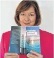  ?? FOTO: PR ?? In ihrem neuen Bodensee-Roman „Seerausch“führt Marlies Grötzinger die Geschichte um die Wasserschu­tzpolizist­in Isabel Böhmer fort.