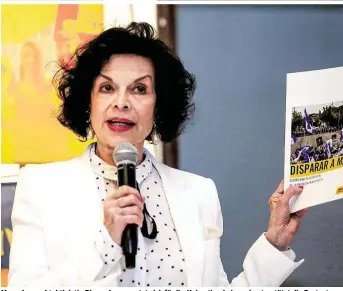  ??  ?? Menschenre­chtaktivis­tin Bianca Jagger setzt sich für ihr Heimatland ein und unterstütz­t die Proteste