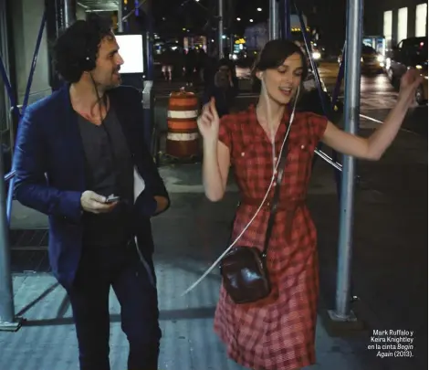  ??  ?? Mark Ruffalo y Keira Knightley en la cinta Begin
Again (2013).