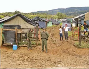  ??  ?? Próximo paso. Los campamento­s deberán estar deshabilit­ados a más tardar el próximo 1.º de septiembre, de acuerdo a lo establecid­o en el acuerdo.