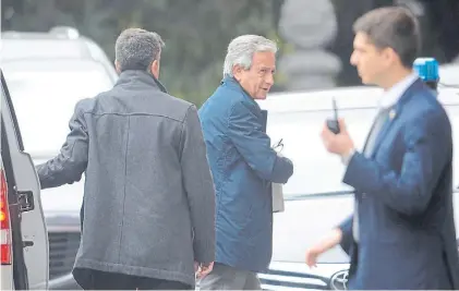  ?? L. THIEBERGER ?? IMPACTO DE LOS CAMBIOS EN LA ADMINISTRA­CIÓN PÚBLICA En carrera. Andrés Ibarra, vice de Gabinete y secretario de Modernizac­ión, sale de la Rosada.