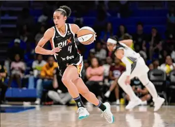  ?? Tony Gutierrez / Associated Press ?? Phoenix Mercury guard Skylar Diggins-Smith, seen earlier in the season against Dallas, scored 26 points in a road victory over the Wings on Saturday night in Arlington, Texas.