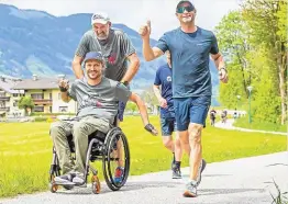  ?? ?? Hannes und Heinz Kinigadner (li.) sowie Stephan Eberharter (re.) starten Sonntag wieder beim App Run im Zillertal.