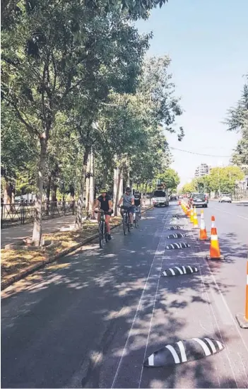  ??  ?? Ayer se comenzó a trabajar en la ciclopista de Eliodoro Yáñez.