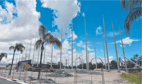  ?? Picture: MIKE BATTERHAM ?? The $35 million Topgolf facility taking shape next to Movie World.