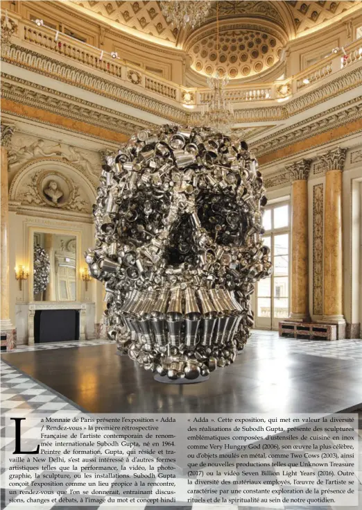  ??  ?? Vue de l’exposition de Subodh Gupta, Adda / Rendez-vous, Monnaie de Paris, 2018 Very Hungry God (Dieu insatiable), 2006. Pinault Collection
© Monnaie de Paris / Martin Argyroglo