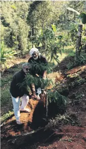  ??  ?? Mohammed Ahmed Ibrahim and Vilasini, right, plant an amla tree for Hassan Sharif Vivek Vilasini