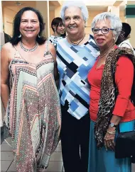  ??  ?? Shirley Williams, flanked by her friends, Heather Williams (left) and Yvonne Ray.