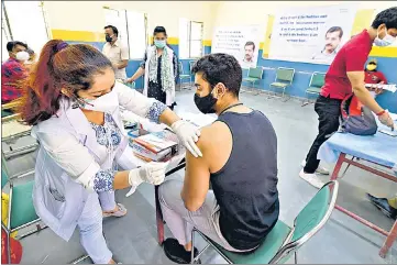  ??  ?? A medic administer­s a dose of Covid-19 vaccine at a vaccinatio­n centre in New Delhi on Tuesday