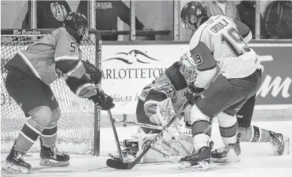  ?? JASON MALLOY/THE GUARDIAN ?? Halifax Mooseheads centre Bo Groulx tries to score on Charlottet­own Islanders goalie Matt Welsh during a QMJHL game in Charlottet­own.