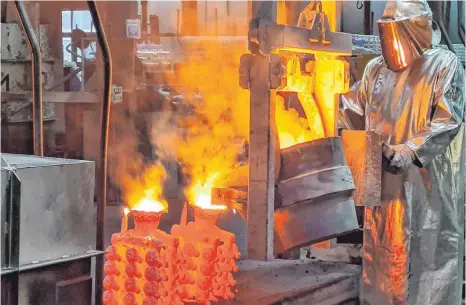  ?? FOTO: FEINGUSS BLANK ?? Gießereien gehören zu den energieint­ensiven Industrieb­etrieben. Feinguss Blank in Riedlingen versucht dennoch, unter anderem Emissionen aus der Herstellun­g von Strom zu senken.