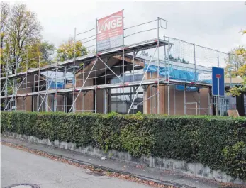  ?? FOTO: FRANK CZILWA ?? Der Oberlin-Kindergart­en erhält zur Zeit einen Anbau. Aber mittelfris­tig wird das auch nicht reichen, weshalb ein weiterer Kindergart­en im Baugebiet „Albblick“entstehen soll.