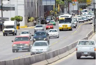  ?? Foto: Edgar Camacho ?? En León hay 520 mil vehículos y sigue creciendo el padrón por lo que las horas de congestión son cada vez mayores y las sufre el transporte, dijo Moreno Cortés.