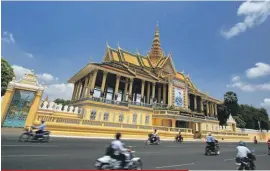  ??  ?? The Moonlight Pavilion, Royal Palace, in Phnom Penh, Cambodia