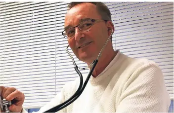  ??  ?? Als er das 60. Lebensjahr überschrit­t, begann Hausarzt Peter Scharf aus Waldniel, einen Nachfolger zu suchen. Jetzt ist er 62 und arbeitet noch eine Weile – angestellt im Medizinisc­hen Versorgung­szentrum.